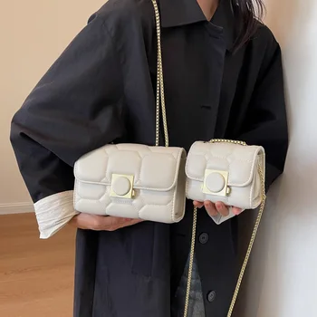 2023 Новая маленькая квадратная сумка на цепочке с вышивкой, женская летняя сумка на одно плечо с металлической пряжкой, Кошельки и сумки